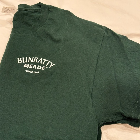 Green tshirt Bunratty Meade Ireland - Picture 2 of 3